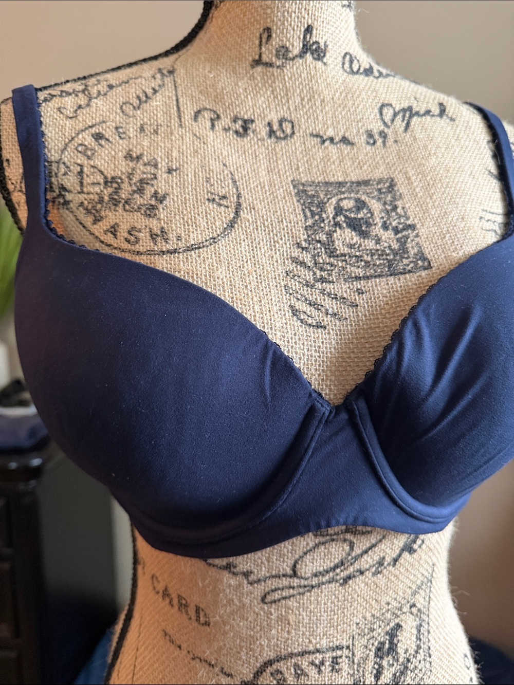Victoria's Secret -Lined Demi Navy bra, straps interchangeable to Razorback